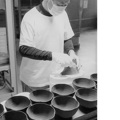 つばめ工房　 黒土　酒器3点セット(氷裂貫入釉　白・ピンク)