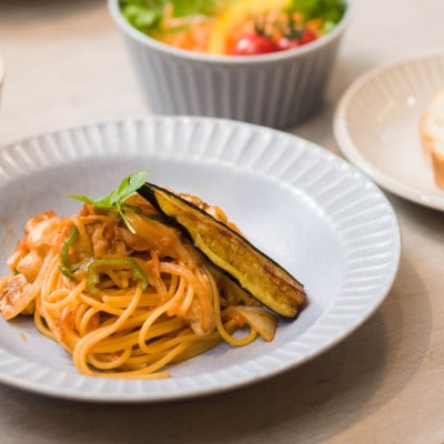 【美濃焼/みずなみ焼】シックな北欧風食器 しのぎカレー&パスタ皿2枚セット(窯変ホワイト)山喜製陶