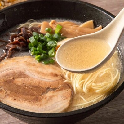 【大任町】博多屋台屈指の人気店「花山」の豚骨ラーメン(9食)