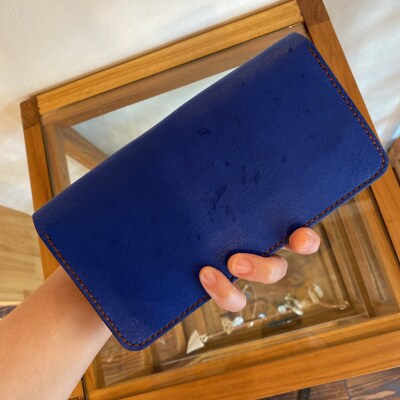 屋久鹿レザーのクラッチバッグ風ロングウォレット(インディゴブルー×ブラウン)