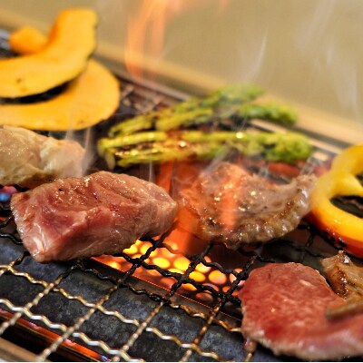 【2022年7月下旬発送】焼肉きらく特選自家製たれ付　長崎和牛国産焼肉バラエティセット600g