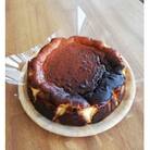 名古屋コーチンのバスクチーズケーキ　ホールケーキ