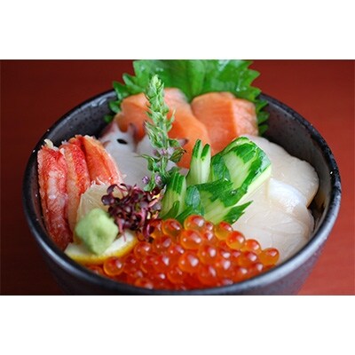 2023年4月発送開始『定期便』贅沢海鮮丼4個入りセット【北海道北見市加工】全3回