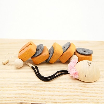 【ひも通しおもちゃ】2歳児のためのひも通し　集中力がつく木のおもちゃ