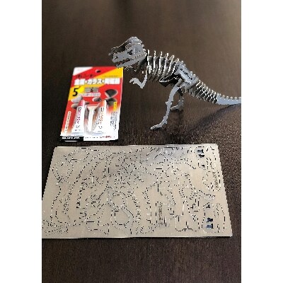【ものづくり体験】ステンレス製恐竜組立キット「ミツワサウルス」オリジナル木津川市シンボルマーク入り