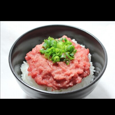 天然本鮪背トロ切れてるお刺身4P+本鮪のネギトロ2P
