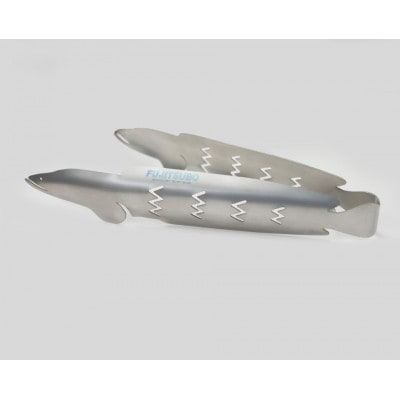 使うたびに愛着が湧く、雷魚がモデルのチタン製トング (150mm)