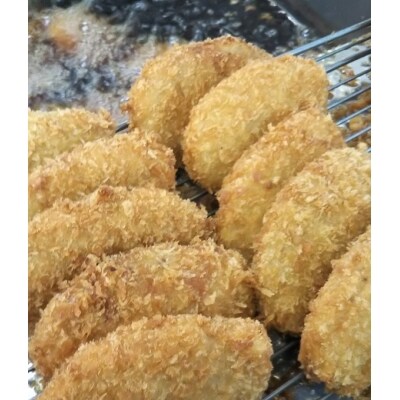 千種地鶏(1kg)と黒毛和牛すき焼(800g)とコロッケのセット