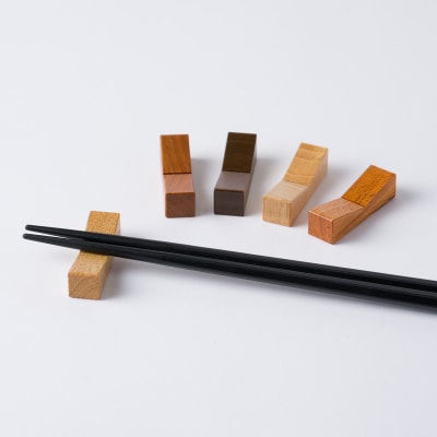 五樹種の木の箸置きとマグネットのセット　AW3