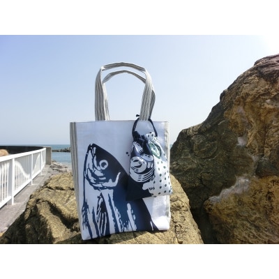 焼津 鰹・かつお たて型 バッグと 焼津 巾着(a10-829)