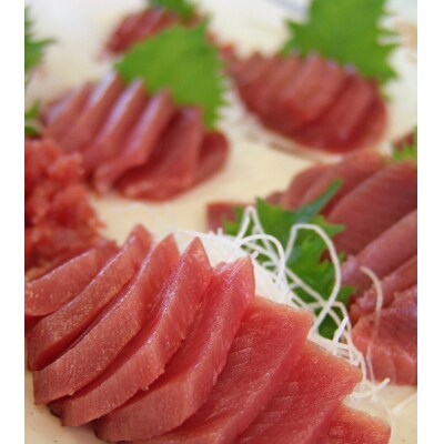 訳あり　皮付きかつお　計1kg入り(a07-168d)