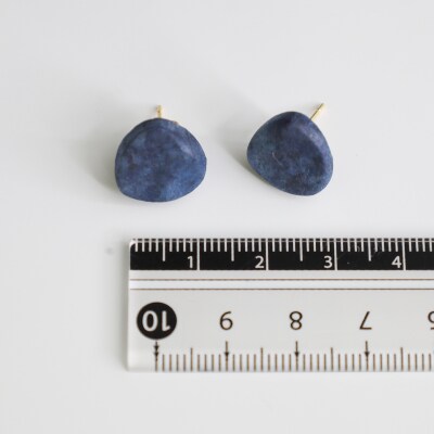 【奏華舎】～装う土佐和紙～ 手漉き藍紙イヤリング(藍 / サンカク / アレルギー対応)