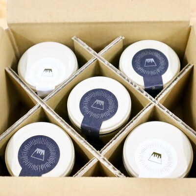 土佐ジロー黄色プリン(3個)と白いプリン(2個)