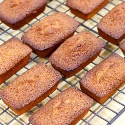 土佐ジロー卵の米粉フィナンシェ(5個)と土佐ジロー黄色プリン(5個)