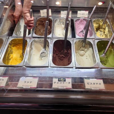 30年の老舗が作った濃厚なめらかジェラート　おすすめのラッテとチョコラータの5個入り(太地町)