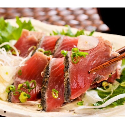 プレミア和歌山認証品　 冷凍黄金藁焼き戻りカツオタタキ (藻塩セット)1kg