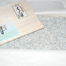 和歌山県湯浅湾のワンランク上の新鮮こだわり釜揚げしらす400g(木箱入り)(日高川町)