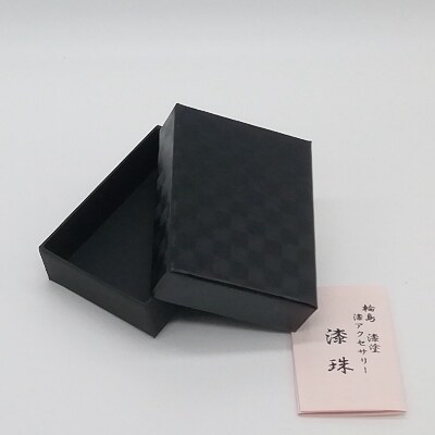 輪島うるし塗　ピアス　ツイストリボン　サンゴ(赤)