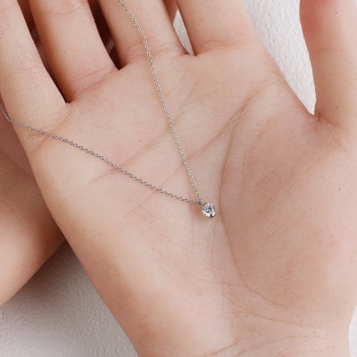 プラチナ900【0.2ct ラボダイヤモンドネックレス】ハーフベゼル 未来の輝き 一粒ペンダント