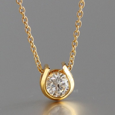 K18 金【0.2ct ラボダイヤモンドネックレス】馬蹄デザイン 輝き続ける美しさ 一粒ペンダント