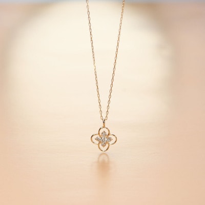 【10金イエローゴールド ダイヤモンドネックレス】可憐にきらめく 0.093ct フラワーモチーフ
