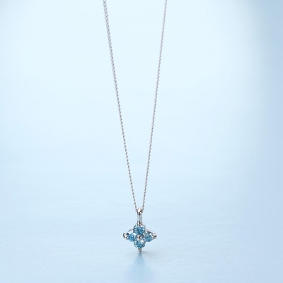【プラチナ900 ラボブルーダイヤモンドネックレス】0.132ct 静かに神秘的に咲く花 ペンダント