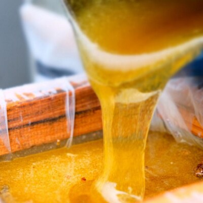 【化粧箱入り】国産天然純はちみつ 370×3本(さくら、もちのき、やまみつ)《包装対応、手提げ袋付》