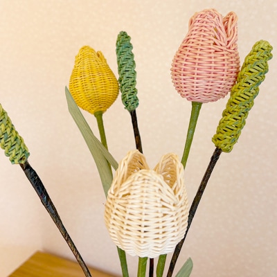 籐かご フレアーな花器&チューリップ 3本+穂 3本[カラーラタン彩都][No5354-0145]