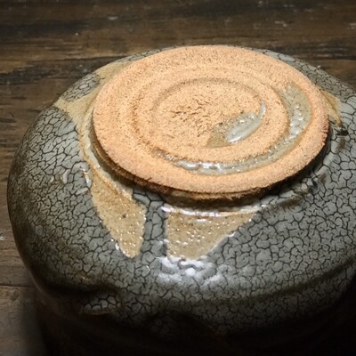 【唐津焼　炎向窯　彫唐津　蛇蝎茶碗】打越一彦作