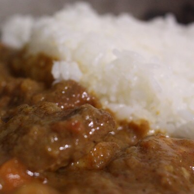 スパイシーでフルーティな厳木産・美味猪カレーセット