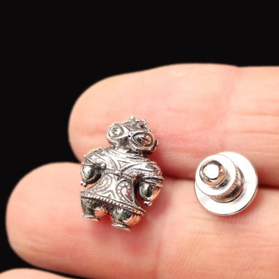 【縄文アクセサリー「Do_goods」】SILVER925 初代 豆遮光器土偶ピンズ 659-672