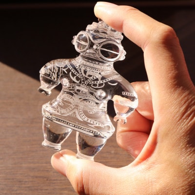 【甲州水晶貴石細工】伝統工芸士がつくる 水晶の遮光器土偶オブジェ 700-219