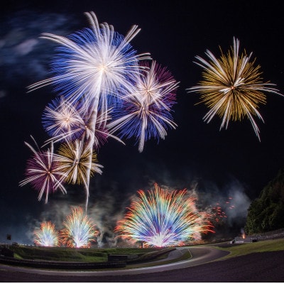 【2026岡山国際サーキット花火大会】センタープレミアム最前列ペア観覧券(場内駐車券付き)