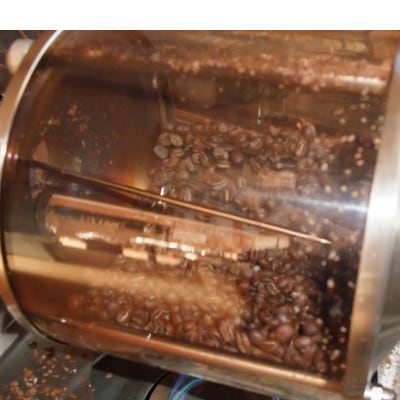 ウガンダ産　栽培期間中農薬不使用・無施肥のコーヒー　自家焙煎/中深煎り《豆》100g×2