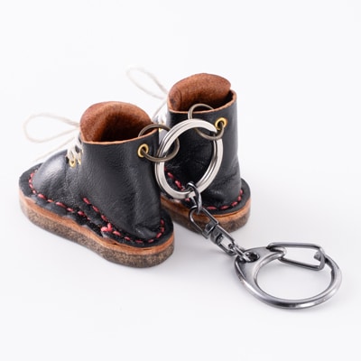 バイク乗りの本革ミニチュアブーツ