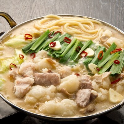 専用味噌で食べる。厳選国産牛博多もつ鍋　味噌味(2～3人前)