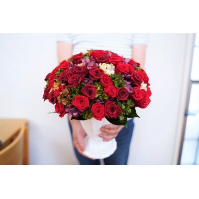 プリザーブドフラワーローズ60輪のアレンジメント　ギフト 産地直送 インテリア H193-016