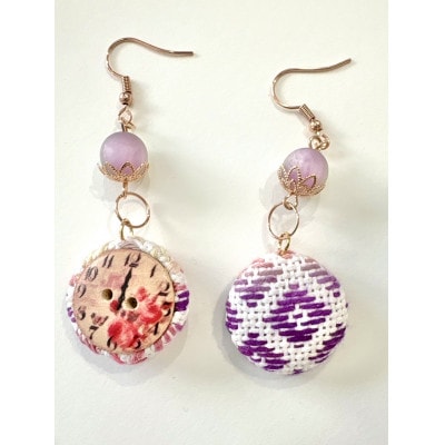 手作りの一点物 つがるこぎん刺しピアス