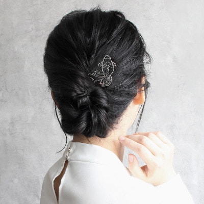 【地元職人の逸品】美しい尾をゆらし、ゆったりと優雅に泳ぐ琉金　　かんざし「琉金」