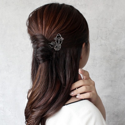 【地元職人の逸品】美しい尾をゆらし、ゆったりと優雅に泳ぐ琉金　　かんざし「琉金」