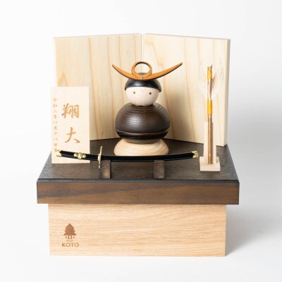 静岡市　ことの木製鎧(上杉謙信)　コンパクトな木製の五月人形