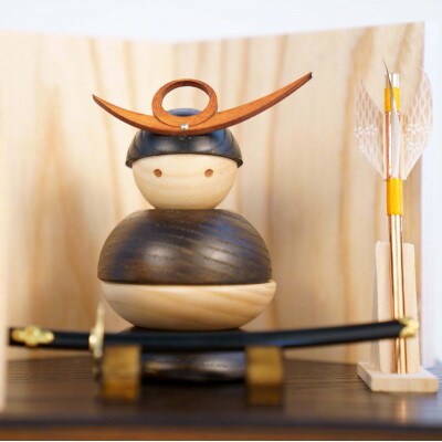 静岡市　ことの木製鎧(上杉謙信)　コンパクトな木製の五月人形