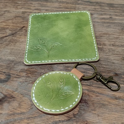 静岡お茶染め【深蒸し色】本革コースターとキーホルダーセット計2品