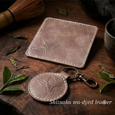 静岡お茶染め【和紅茶色】本革コースターとキーホルダーセット計2品