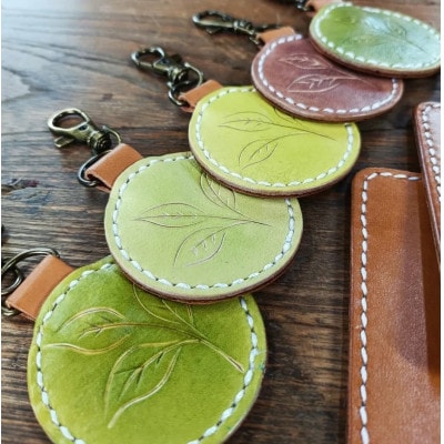 静岡お茶染め【和紅茶色】本革コースターとキーホルダーセット計2品