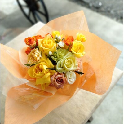 『天使のバラ』薔薇だけの自立型花束(黄オレンジ系)