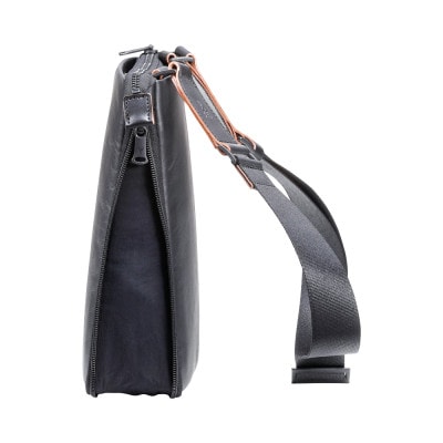 豊岡鞄 L.E.D BITES HORSE ショルダーバッグ B301T ブラック