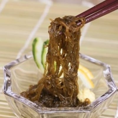 奄美産冷凍生もずく　200g×7パック