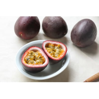 【2026年観光雑誌付き】大満足!奄美産パッションフルーツ約5kg(50～70個)甘酸っぱい黄金果肉
