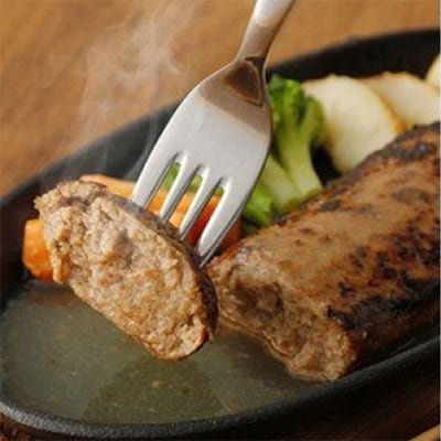 マインズハンバーグ4個&大分むぎ焼酎 二階堂25度900ml×2本　おつまみセット【複数個口で配送】